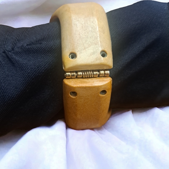 Vintage Wooden Two Tone Hinged Clamper Bracelet Brown Tan Women's OS Lightweight - Picture 8 of 9